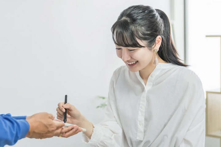 結婚式用のアクセサリーも送料無料でレンタル